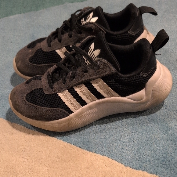 Adidas Kids Black and White Sneakers - Picture 4 of 6